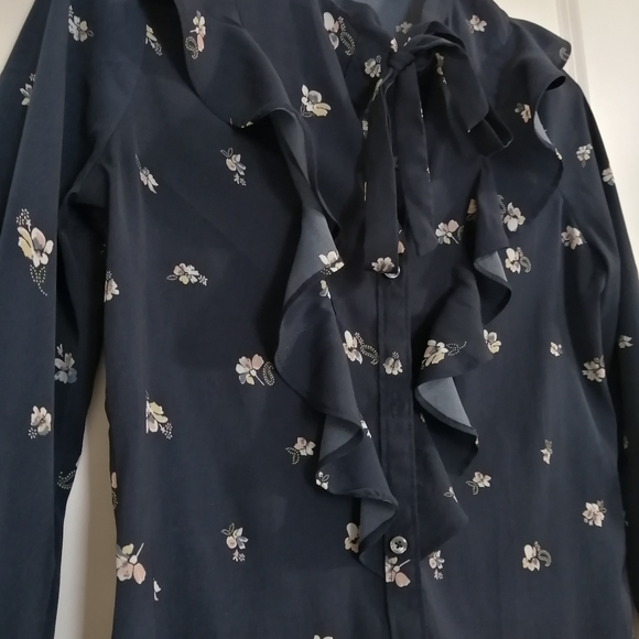 💙 Abercrombie Ruffled Blouse - Picture 3 of 6